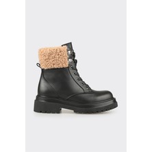 Elle Siyah Kadın Günlük Bot