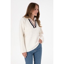 U.S. Polo Assn. Kadın Beyaz V Yaka Fermuarlı Kazak 50309564-VR256