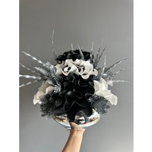 Luvienn Yassı Gümüş Vazo Siyah Gri Manolyalı Çiçek Aranjmanı- Gümüş Vazo Çiçeği Masa Çiçeği