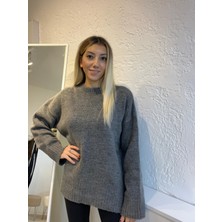 Gülten Akgün Oversize Gri Kazak
