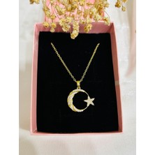 Ay Yıldız Figürlü Çelik Kolye – Altın ve Gümüş Renk Seçenekli, Şık ve Zarif Tasarım