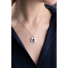 Famira 925 Ayar Gümüş Işıklı Kutuda 100 Dilde Seviyor Yonca Kolye