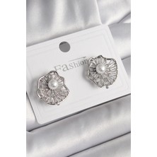 Evyora Pirinç Gümüş Renk Zirkon Taşlı Çiçek Model Inci Detay Kadın Küpe