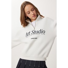 Happiness İstanbul Fermuarlı Yaka Baskılı Şardonlu Örme Sweatshirt LUB0306 Ekru