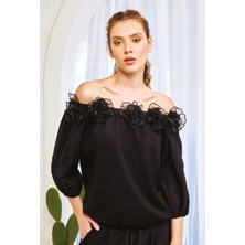 Unique Straplez Yaka Çiçek Detaylı Tshırt