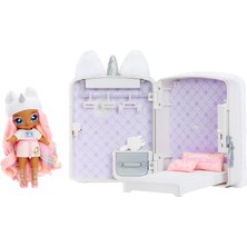 Storemax Na! Na! Surprise 3'ü 1 Arada Sırt Çantası Yatak Odası Oyun Seti Whitney Sparkles Moda Bebek, Bulanık Beyaz Tek Boynuzlu At Sırt Çantası, Yastık ve Battaniyeli Dolap, Çocuklar Hediye, Yaş 4