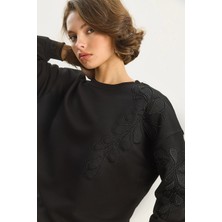 Shade Kadın Bisiklet Yaka Çiçek Nakış ve Boncuk Işlemeli Sweatshirt