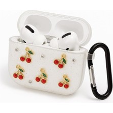 Storemax Airpods 4. Nesil ile Uyumlu Glitter Silikon Kılıf Şeffaf Simli Koruyucu Kiraz Deseniyle Askı Aparatı Dahil Çanta Kolu ve Kemer Tokasına Takılabilir Şık Tasarım Airpods 4 Için Kulaklık Kılıfı