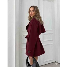 Zeynep Öykü Style Kadın Pelerinli Rüzgarlık Detaylı Kuşaklı Kısa Kaşe Kaban