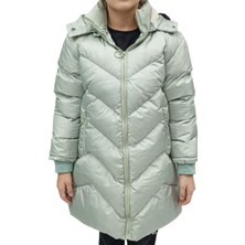 İrem Çocuk Giyim Kız Çocuk Mint Yeşili Kapüşonlu V Desenli Peluş Astarlı Fermuar Cepli Kapitone Midi Boy Şişme Mont