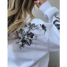 Dearens Beyaz Kapüşonlu Sweatshirt – Yılan ve Sarmaşık Baskılı