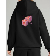 Dearens Siyah Oversize Kapüşonlu Sweatshirt – Renkli 777 Zar Baskılı