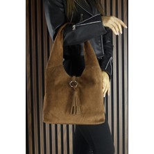 Erkan Saçmacı Karamel Hakiki Dana Süet Püsküllü Manyetik Kapaklı Orta Boy Günlük Omuz Çantası