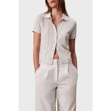 Calvin Klein Jakarlı Logolu Regular Fit Klasik Yaka Kısa Kollu Gömlek LV044D209G67U Bayan Gömlek LV044D209G 67U