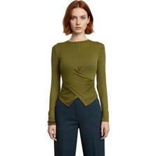 Ersefa Stil Kadın Kruvaze Büzgü Drape Detaylı Vücuda Oturan Bluz Regular Örme Slim Kalıp Düşük Kol