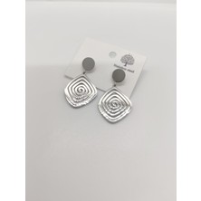 Cadde Dükkanı Hipnotize Kare Figürlü Sallantılı Silver Kolye