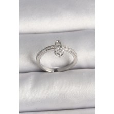 Claris Pirinç Gümüş Renk Zirkon Taşlı İnci Detaylı Kilit Kalp Model Ayarlanabilir Yüzük