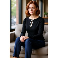 FRM Kadın Moda Şık Regular Bisiklet Yaka Slim Kalıp Örme Fiyonk ve Cut Out Detaylı Vücuda Oturan Bluz