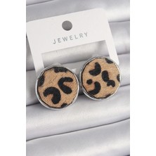 Claris Pirinç Gümüş Renk Daire Plaka Model Leopar Desenli Kadın Küpe