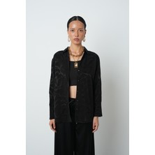 Orfeonegro Kadın V Yaka Detaylı Siyah Desenli Altın Düğmeli Gömlek