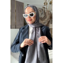 Carell Betül Duman'ın Tercihi Yazı Desen Jakar Italyan Ipekli Şal Gri