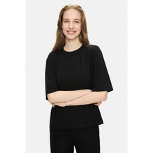 Ucla JAYLA Siyah Bisiklet Yaka Gofre Baskılı Yumuşak Dokulu Modal Kumaş Loose Fit Kadın Tshirt