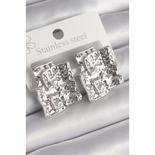 Claris Pirinç Gümüş Renk İşlemeli Kare Plaka Model Kadın Küpe