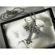 Dükkan Design Gümüş Renk Ölüm Başlı Kelebek Haçı Kolyesi