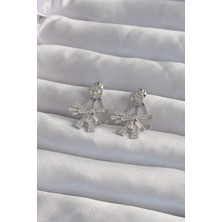 Claris Pirinç Gümüş Renk Zirkon Taşlı Yassı Fiyonk Model Küpe