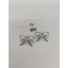 Cadde Dükkanı Kurdela Figürlü Silver Renk Küpe