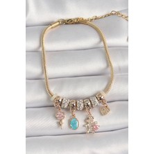 MCM Group Pirinç Gold Renk Zincir Sallantı Zirkon Taşlı Ayıcık Figür Çiçek Detay Kadın Bileklik - Lisinya