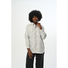 Orfeonegro Kadın Desenli Cepli Gri Renk Oversize Kesim Gömlek