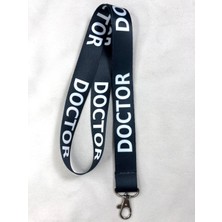 Hediyebum Siyah Beyaz Doctor Boyun Askısı