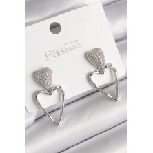 Claris Pirinç Gümüş Renk Zirkon Taşlı Kalp Model Kadın Küpe