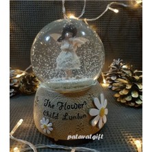 Hediyesahibi Keman Çalan Papatyalı Kız Püskürtmeli & Işıklı & Müzikli Kar Küresi