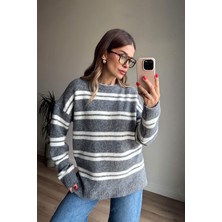 Sue Store Gri Ekru Çizgili Yumuşak Dokulu Oversize Yünlü Kazak