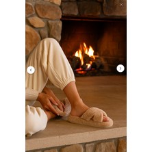 Lurji Kadın Peluş Ev Terliği – Şömine Serisi, Çapraz Bantlı, Ultra Yumuşak Konfor Taban