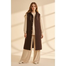 Puyeni Kapitone Yelek 110CM Düğme Detaylı Kapüşonlu Kadın Kolsuz Kahverengi Uzun Tasarım