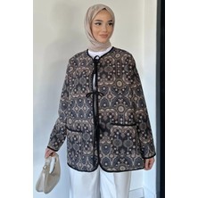Julude Ön Bağlamalı Kapitoneli Desenli Tesettür Ceket P-00018988
