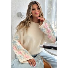 Gülseli Kadın Bisiklet Yaka Kollar Çiçek Nakışlı Salaş Triko Kazak P-00019005