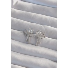 Claris Pirinç Gümüş Renk Kare Zirkon Taşlı Fiyonk Küpe