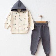 by BebekOdam Erkek Çocuk Ekru Gri Renkli Scooter Baskılı Kapşonlu Hırkalı 2'li Takım - 1016174