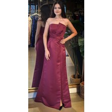 Abiyeniall Vişne Renk Straplez Yaka Sırt Dekolteli Yırtmaçlı Düz Kesim Saten Uzun Abiye Elbise 11102-02