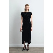 Gusto Asimetrik Omuzlu Kadife Uzun Elbise - Siyah