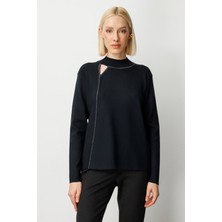 On Kadın Pencere Detaylı Taşlı Kazak 65372 Siyah