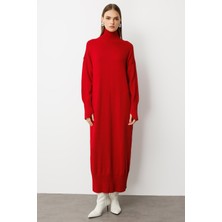 Mizalle Oversize Dik Yaka Kırmızı Uzun Kalın Triko Elbise