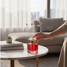 Kristal Taşlı Altın Detaylı Koku Şişesi