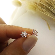 Vaoov 925 Ayar Gümüş Beyaz Taşlı Minimal Lotus Küpe