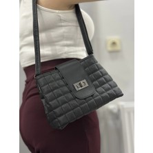 Biçomi Kapaklı Kapitone Siyah Cilt Çanta