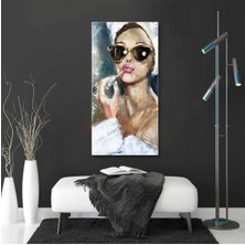 Gold Gözlüklü Pembe Ruj Süren Model Beauty Dikey Panoramik Hd Baskı Kanvas Tablo